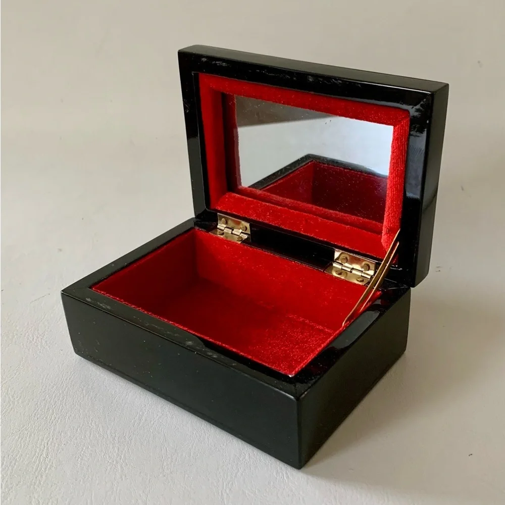 Vintage  Lacquered jewelry box with a mirror 2/4.5/3”
